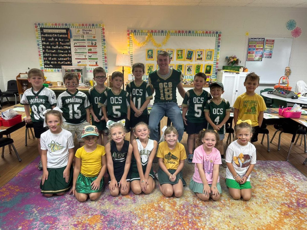Had a blast reading to the first graders today 📚🦅 Love getting to spend time with the younger Eagles!