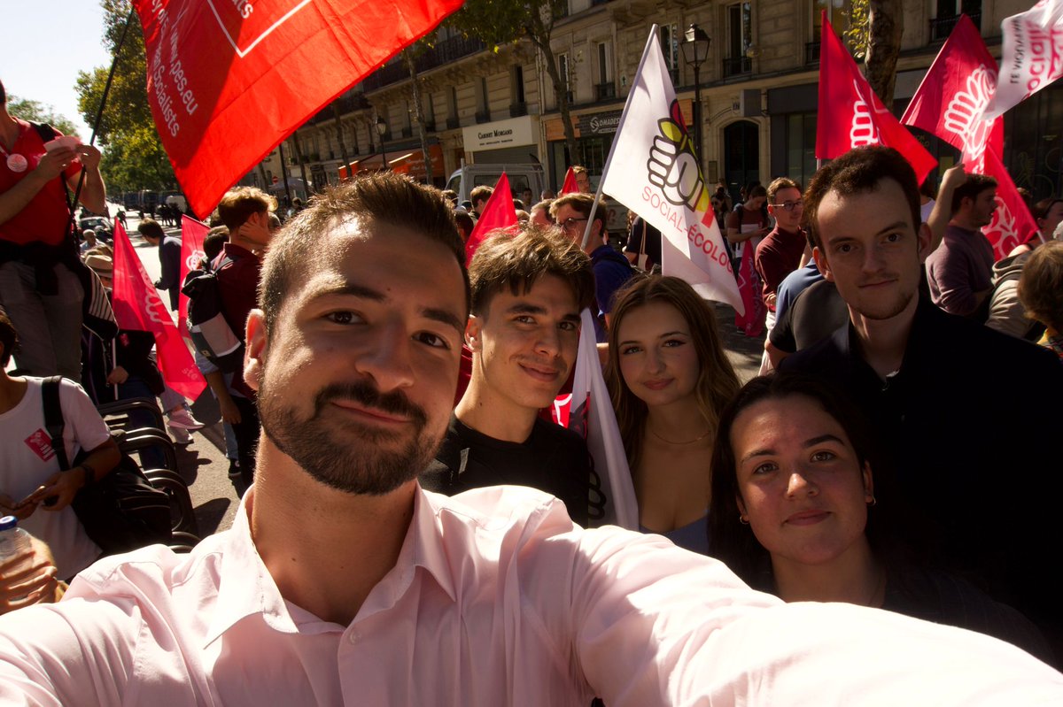Jeunessoc77's tweet image. ✊🌹 MANIF DU 18.09 : Les JS77 aux côtés du monde du travail ! 
📍 Ce 18 septembre, nous étions présents dans les rues de Melun et à la grande mobilisation à Paris pour défendre nos retraites, nos services publics et les droits du monde du travail.
#Jeunes #Manif #JS #France