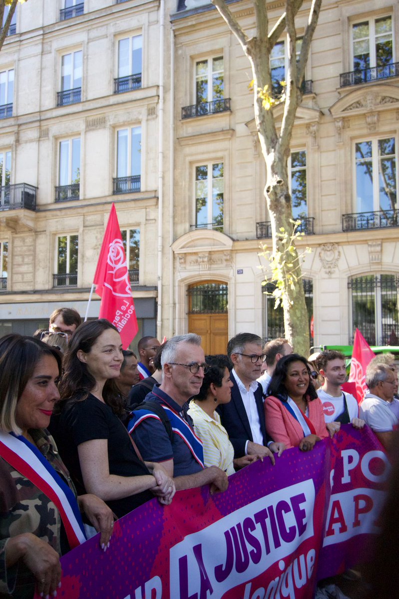 Jeunessoc77's tweet image. ✊🌹 MANIF DU 18.09 : Les JS77 aux côtés du monde du travail ! 
📍 Ce 18 septembre, nous étions présents dans les rues de Melun et à la grande mobilisation à Paris pour défendre nos retraites, nos services publics et les droits du monde du travail.
#Jeunes #Manif #JS #France