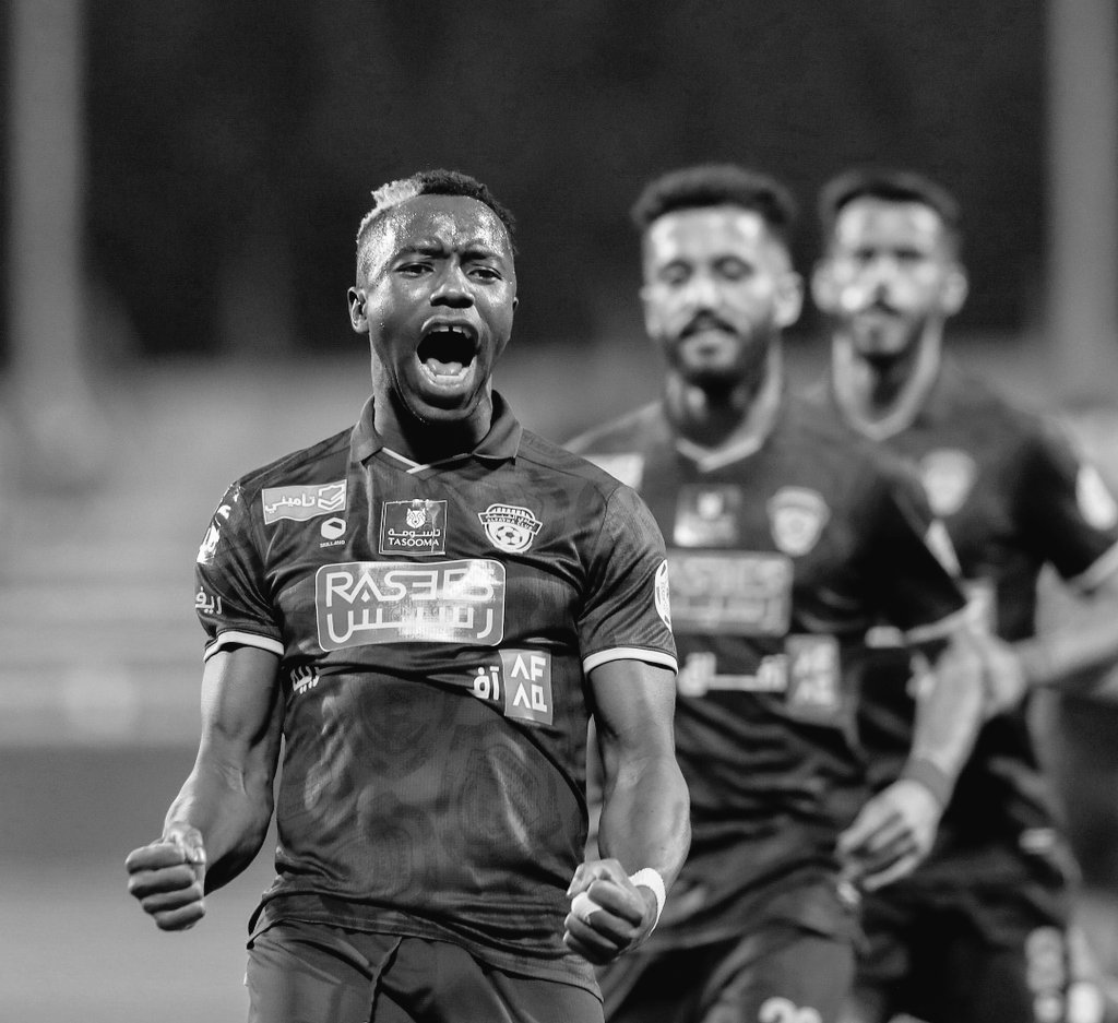 المباراة بتضيع علينا بسبب هالمتخاذل 💦💦

من كثر الانفرادات والفرص اللي جته ما اقدر اعدها ومع ذلك كل مره يفشل في التسجيل او صناعة فرصه حتى

لاعب اناني شايف نفسه غصب لازم يكون هو النجم والاسطورة ويسجل

اقسم بالله خذلان خذلان هالموسم الفتره الاخيره صاير كارثي بشكل لايوصف