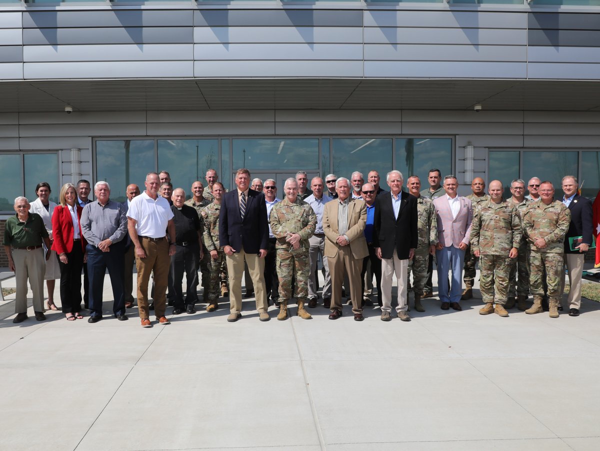 kentuckyguard's tweet image. Today at Joint Force HQ in Frankfort, we welcomed back 5 former Adjutants General, leaders dating back to 1987, for a Senior Statesman briefing. Honoring the past, strengthening the future. 🇺🇸

#KentuckyGuard #GuardLegacy #Leadership