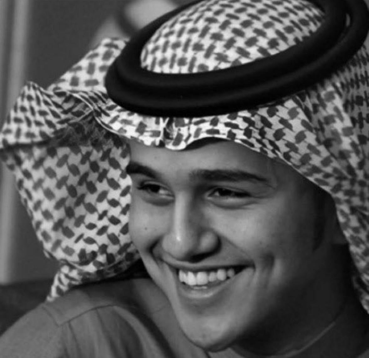 الفنان عباس إبراهيم يعود للساحة الفنية بعد غياب طويل،
وبأغنية برق لليوم الوطني «حنا له يدين» 🇸🇦🎶