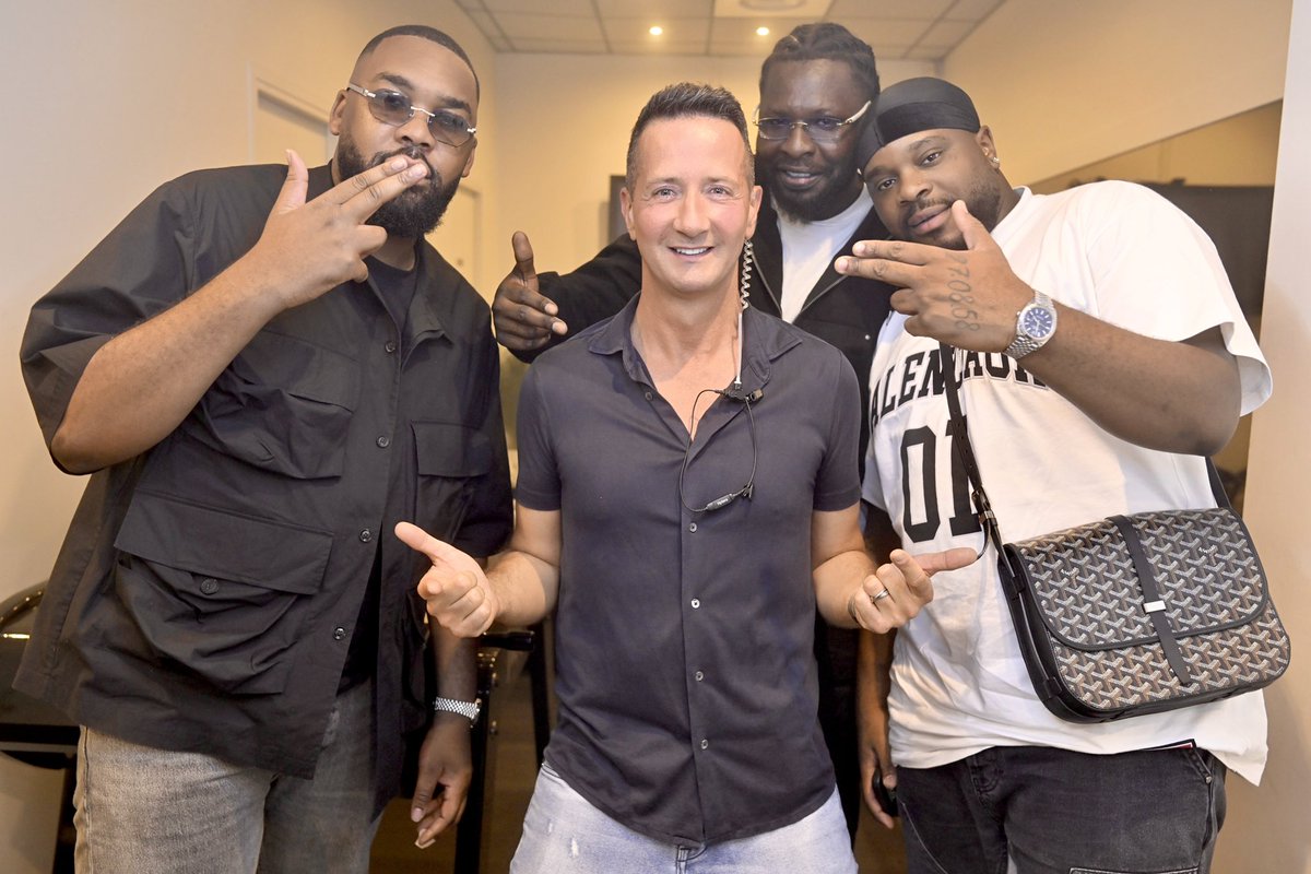 HighClubNice's tweet image. Gros délire dans les loges du High avec le trio de rappeurs Triangle des Bermudes 😆🤩