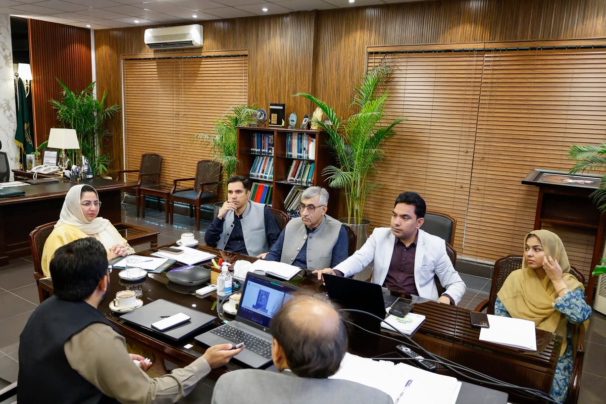 EPCCDpunjab's tweet image. Secretary EP&amp;amp;CCD, Ms. Silwat Saeed, chaired a meeting on Green Building to review sustainable construction practices and proposed regulatory changes. The meeting was attended by DG EPA and PD SP&amp;amp;IU.

#DetoxPunjab #smogfreepunjab #climateactions #Im4Climate #CleanGreenPunjab