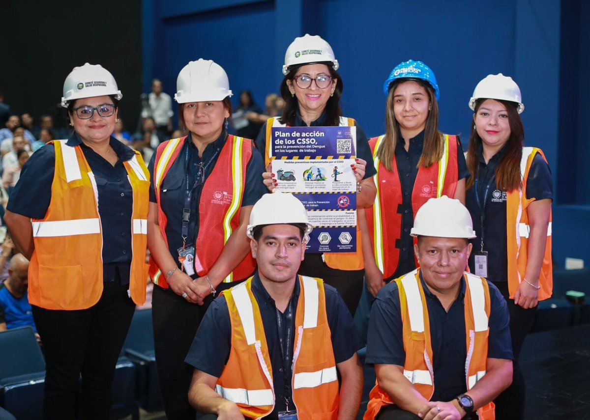 VOZTrabajadorsv's tweet photo. Ministro #RolandoCastro impulsa colaboración laboral para #PrevenirAccidentes
#ElSalvador 🇸🇻 El Ministro de Trabajo, @RolandoCastroSv, promueve la participación activa de todos los empleados en los #ComitésDeSeguridad y #SaludOcupacional (#CSSO), fomentando la identificación de riesgos y la implementación de soluciones prácticas.
La iniciativa busca construir un entorno laboral seguro, donde la prevención y la colaboración sean clave para reducir accidentes y proteger a la clase trabajadora.
¡Juntos por un trabajo seguro y sin accidentes!