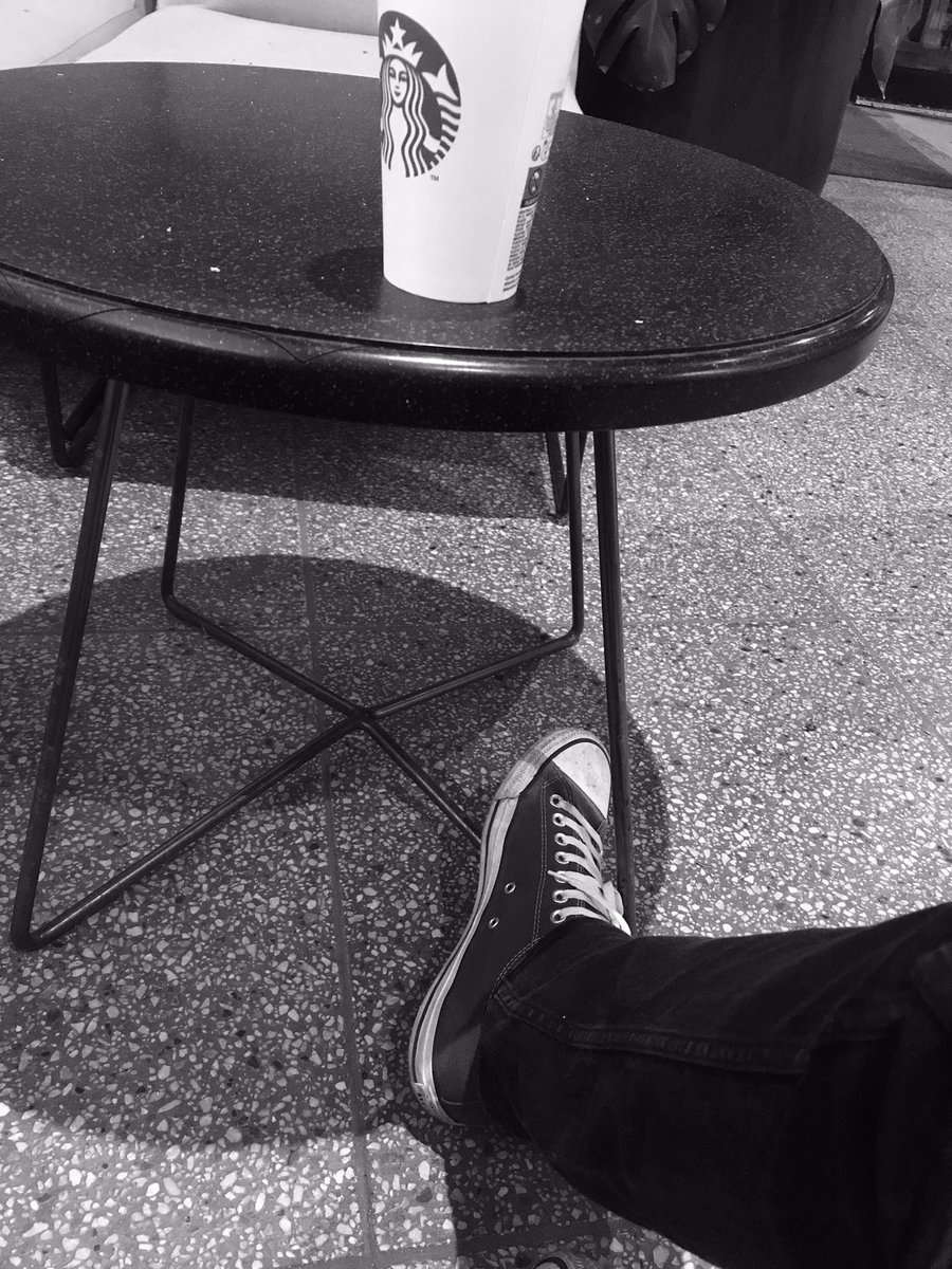 ThapeloL's tweet photo. Random post #Starbucks #CONVERSE https://t.co/QrpAWllJdF