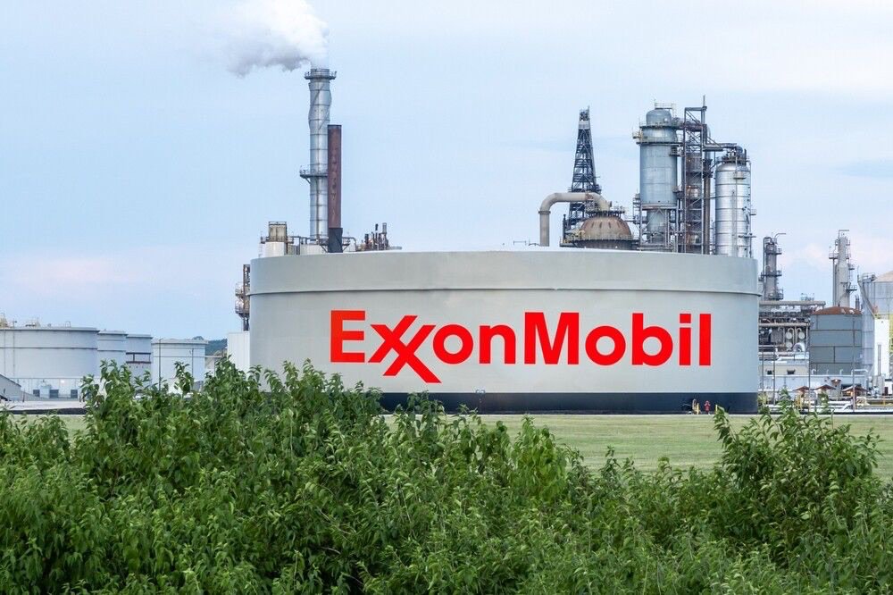Kyrylo Shevchenko (@kshevchenkoreal) on Twitter photo .<a href="/exxonmobil/">ExxonMobil</a> has NO plans to return to 🇷🇺Russia. CEO Darren Woods told <a href="/FT/">Financial Times</a> the U.S. oil giant is only negotiating over $4.6B in assets seized by Moscow, not new investments. Exxon quit Russia in 2022 after Western #Sanctions, writing off billions. Kremlin’s expropriation of .<a href="/exxonmobil/">ExxonMobil</a> has NO plans to return to 🇷🇺Russia. CEO Darren Woods told <a href="/FT/">Financial Times</a> the U.S. oil giant is only negotiating over $4.6B in assets seized by Moscow, not new investments. Exxon quit Russia in 2022 after Western #Sanctions, writing off billions. Kremlin’s expropriation of