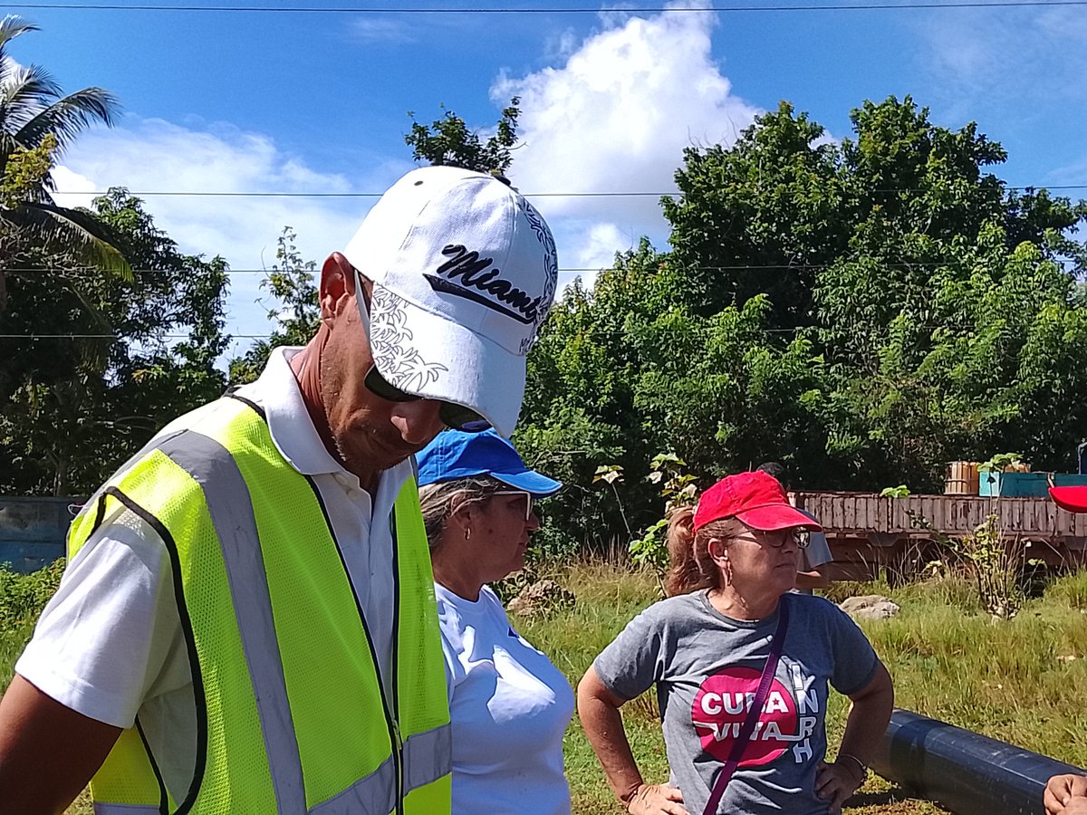 ArtemisaDp85668's tweet photo. Continúa el recorrido por las obras en ejecución. En Caimito se continúan los trabajos de soldadura. #DPRHArtemisa #ArtemisaJuntosSomosMás #inrhcuba https://t.co/HyAo3tPtWb