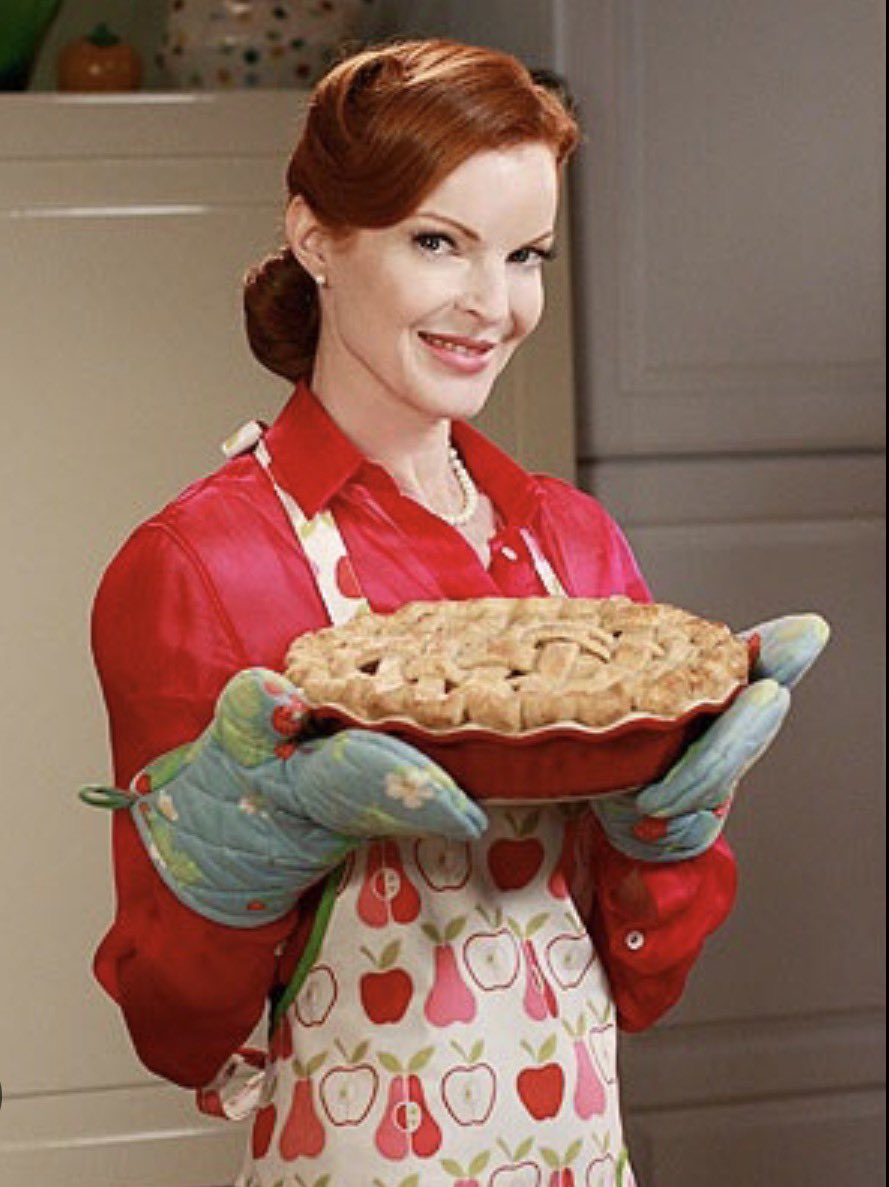mtssroy's tweet photo. J’ai pas trouvé ce que je voulais en pâtisseries donc j’ai préparé moi même une tarte ET un cake #HommeCapable https://t.co/5ObQiukpm1