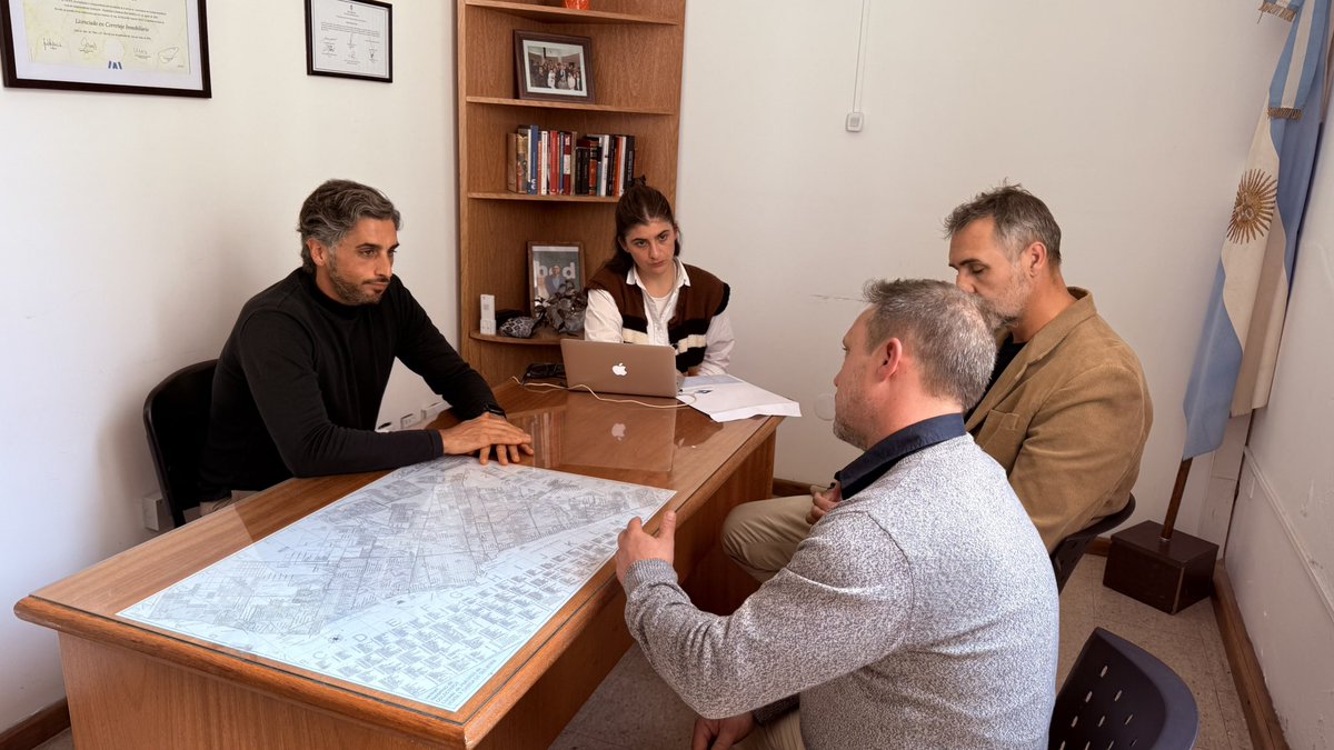Nos reunimos con Diego Haag, presidente del Colegio de Técnicos Distrito 5, y autoridades de la institución para conversar sobre nuestro proyecto de regularización de construcciones. Un intercambio productivo, con ideas valiosas y mirada positiva sobre su impacto en la profesión.