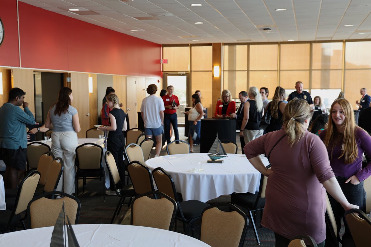 asmstudentgovt's tweet image. Prior to the start of the semester and into the school year, ASM has been meeting with a variety of leaders from @UWMadison including Chancellor Mnookin, the Chancellor's executive team and a variety of staff from University Health Services, Strategic Communications, (1/2)