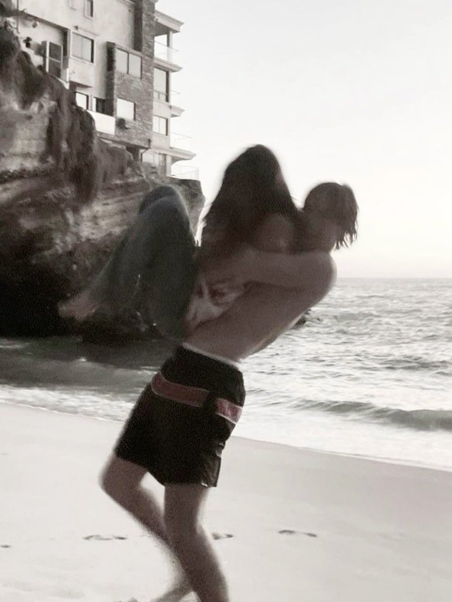 gio’s in her tog era🌷📖☕️ tweet media