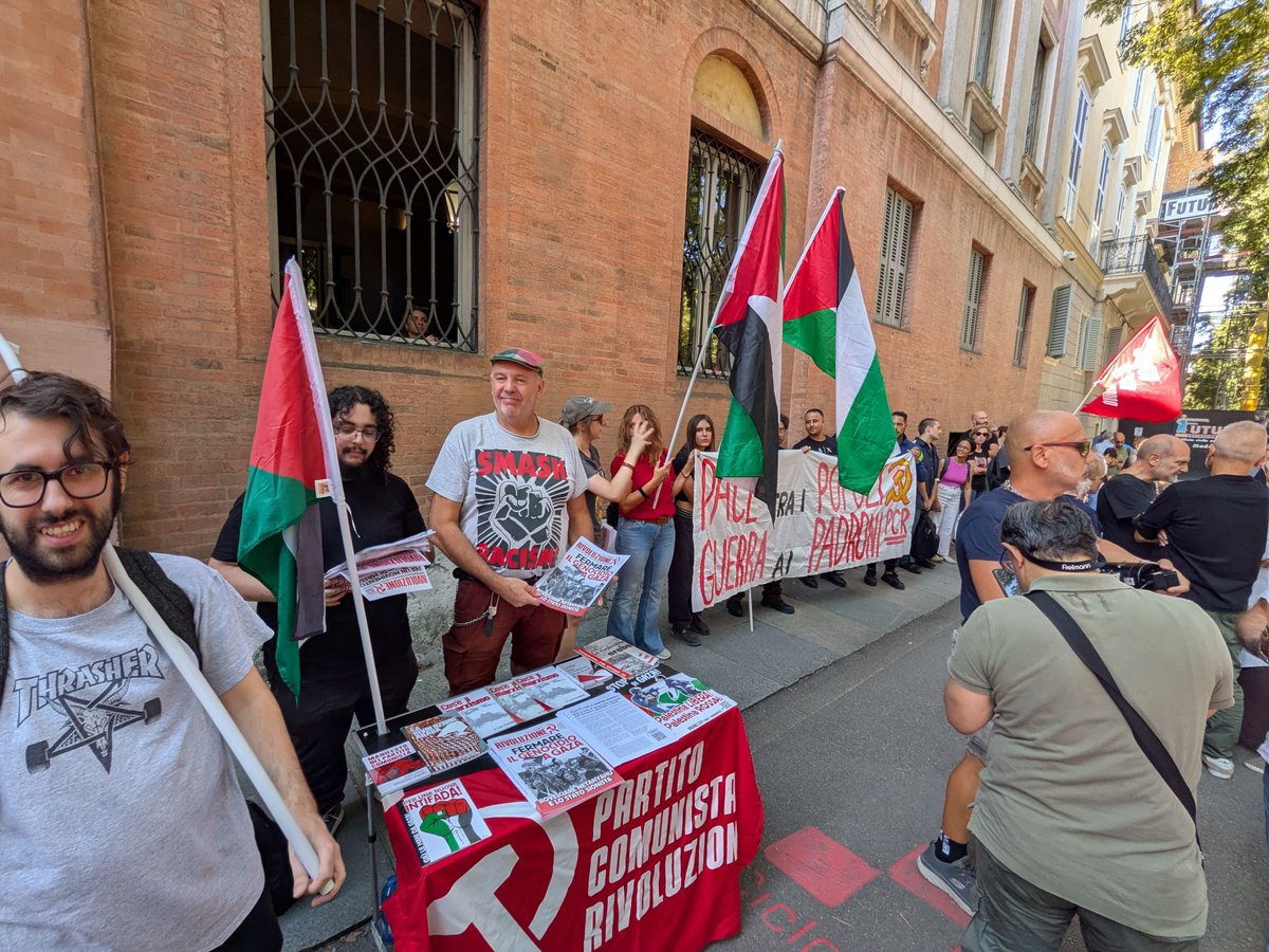 pcr_modena's tweet photo. Oggi come PCR abbiamo partecipato alla manifestazione indetta dalla #CGIL dopo la proclamazione dello sciopero di 4 ore contro il #genocidio a #gaza e in #palestina.

**Pace tra i popoli guerra ai padroni!!!! **

✊ 🔴 🚩 

#palestinalibera #palestinarossa #intifada #modena #pcr https://t.co/AeiIPypd6H
