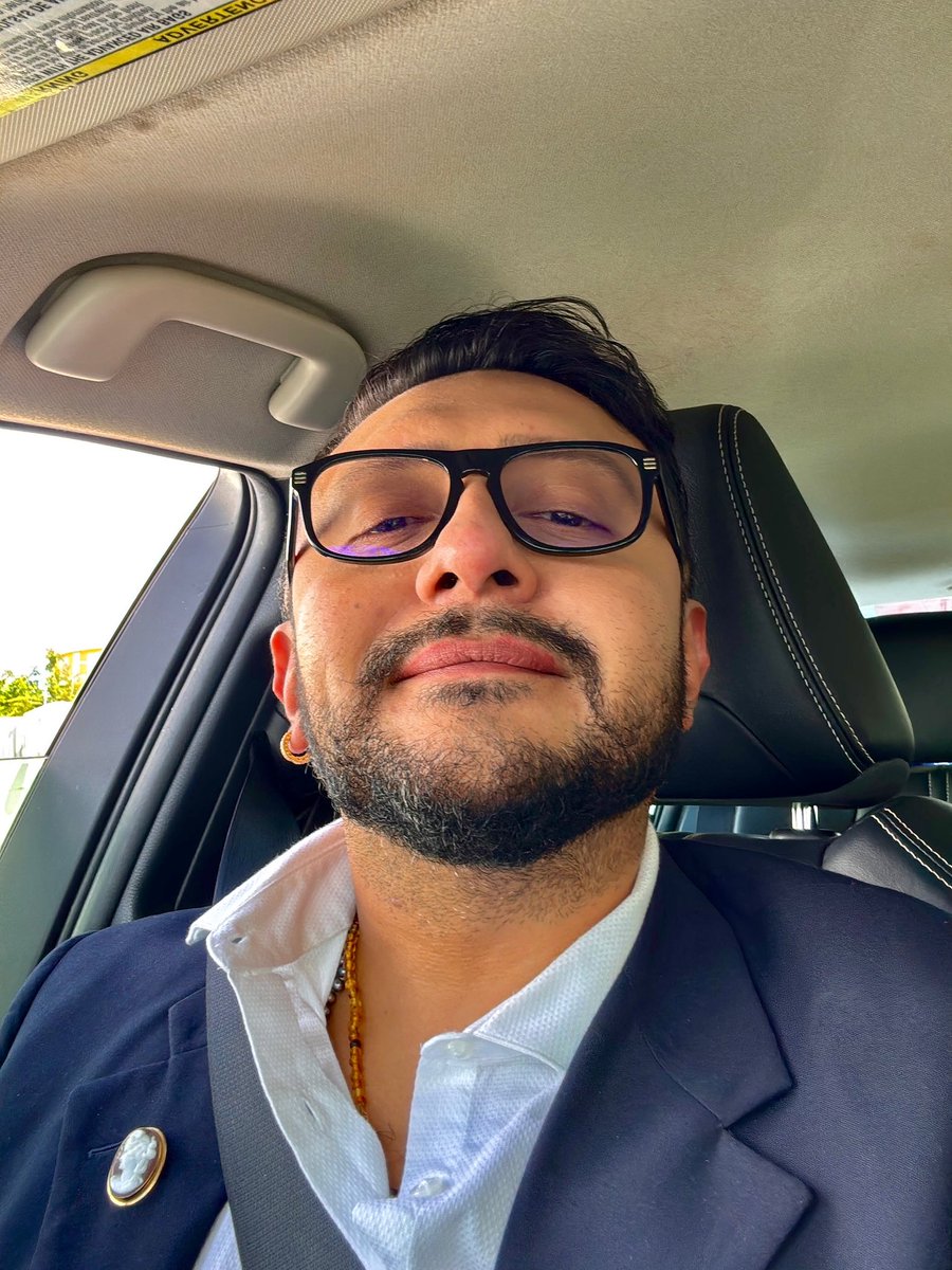 La manera de hacer un buen trabajo, es amando lo que haces.