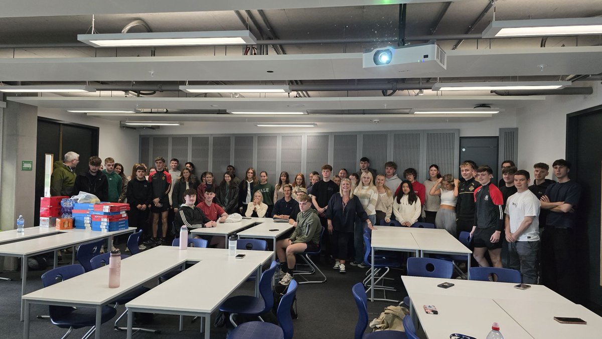 ULSTER_BSABE's tweet photo. A busy week for Real Estate new starts, with a mix of course info, professional insights and fun (bingo, quizzes, pizza lunches).  Thanks to  by Lisa O'Connor RICS in NI &amp;Phil McClay, who shared valuable professional body and industry perspectives.  #RealEstate #ULSTER_BSABE https://t.co/QkevSRWQm4