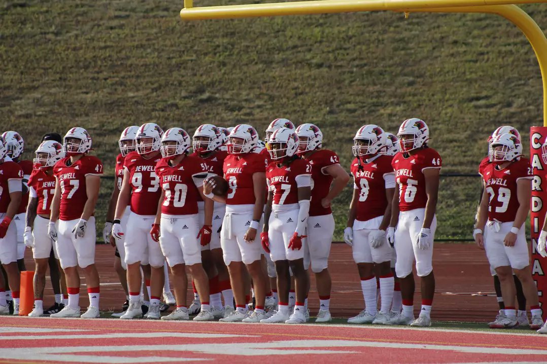 EvanEndicott's tweet photo. The man on top of the mountain didn't fall there.

–Vince Lombardi

Climb the mountain @JewellFootball 
Good luck @JustinEndicott_ @GaglianoNash @BarnhouseZach https://t.co/rt3I3sgiI5
