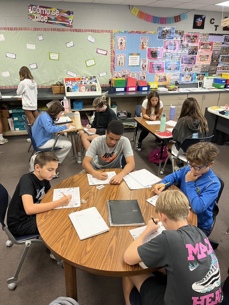 maestramanny's tweet photo. Partner interviews to compare our interests with those of a classmate today in Spanish 1. @CTMSBulldog @OlatheWl https://t.co/gEVM3t9wmX