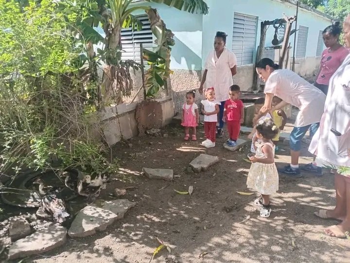 #Jobabo #LasTunas 💯 años de Fidel: Siempre junto a los niños. Círculo Infantil Lindo Amanecer. Actividad programada de 2do año de vida en la que se implementa el Trabajo en Red con vecinos de la institución #PrimeraInfanciaLTJo #65aniversariocírculosinfantiles <a href="/LorenzoOsbel/">Osbel Lorenzo</a>