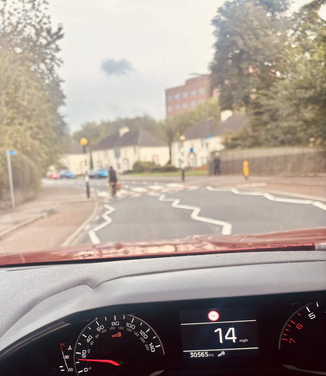 Audbod0412's tweet image. Cycle paths: the most expensive pavement art in East Kilbride 🚴‍♂️➡️🚗 #EastKilbride #CyclePaths #TaxpayersMoney 😡😤😡