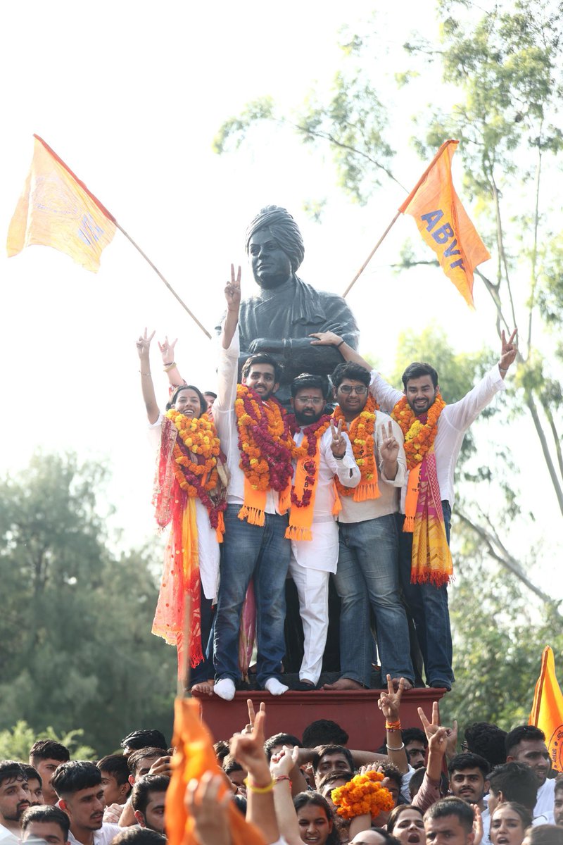 devkisingh_'s tweet image. दुनिया ने देखा दम, DUSU जीत गए हैं हम 

#DusuElections2025
@aryanmaanabvp