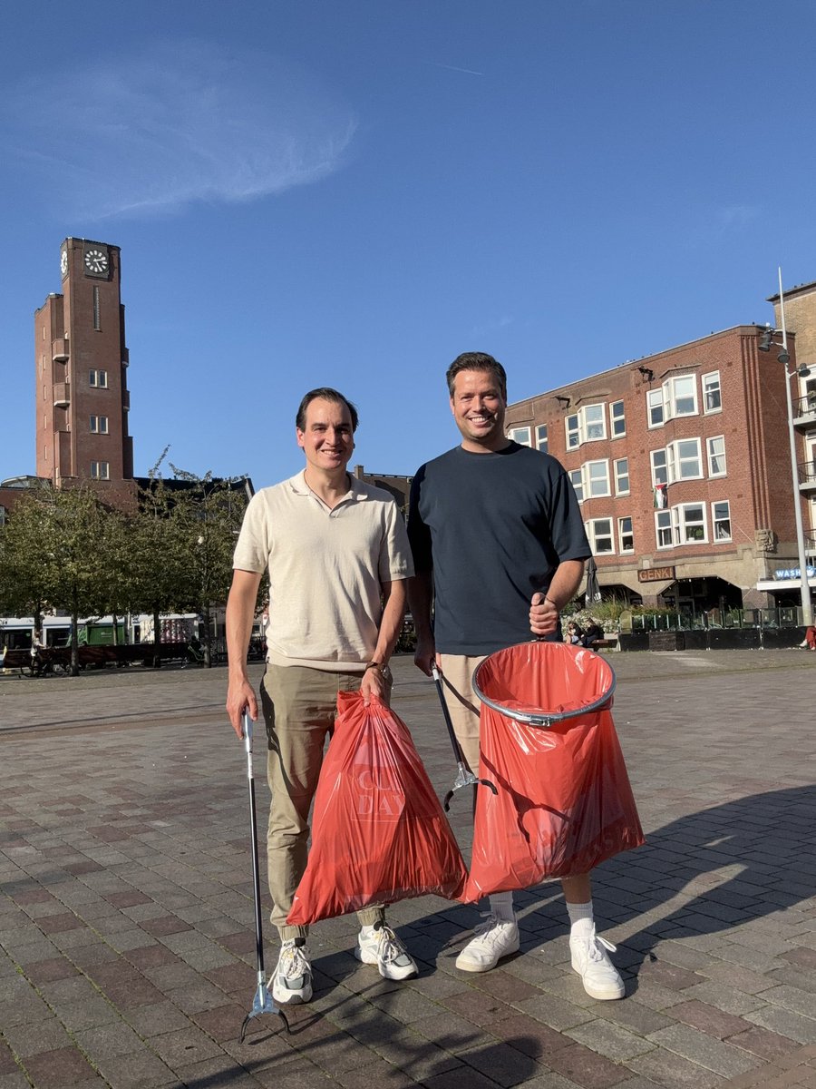 De stad is een zooi. Niet alleen in de binnenstad, maar ook in andere buurten. Prullenbakken worden opengebroken en zwerfafval ligt overal. 

Het lukt het linkse stadsbestuur maar niet om de boel schoon te krijgen. Daarom; meer middelen, mensen en handhaving! 

#cleansday 🚮