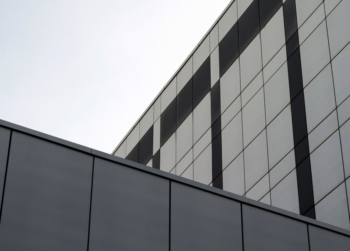 Looking for precision-cut ACM panels for your next project? We offer custom cutting services with both wet and dry systems to give you the perfect finish — whether you prefer a sleek, sealant-free look or added protection with caulked seams. Learn more: chicagometalsupply.com/acm-panel-cutt…