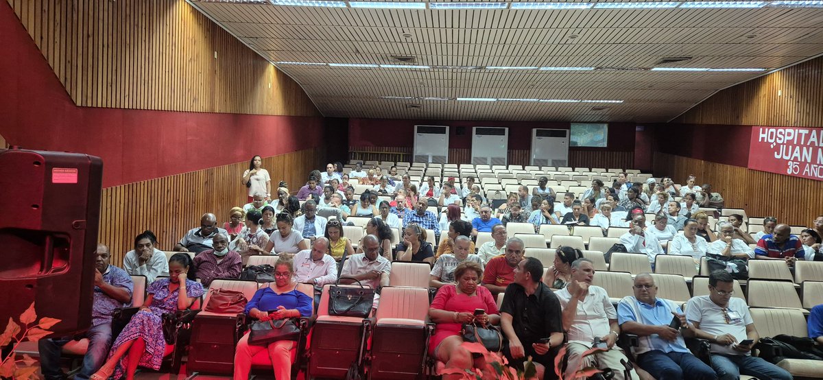 LivanJSanchezE1's tweet photo. Concluye la visita a la Atención Primaria de Salud de la Capital por el Ministerio de Salud Pública.
#LaHabanaEsSalud
#LaHabanaDeTodos https://t.co/PK5azrPJLk