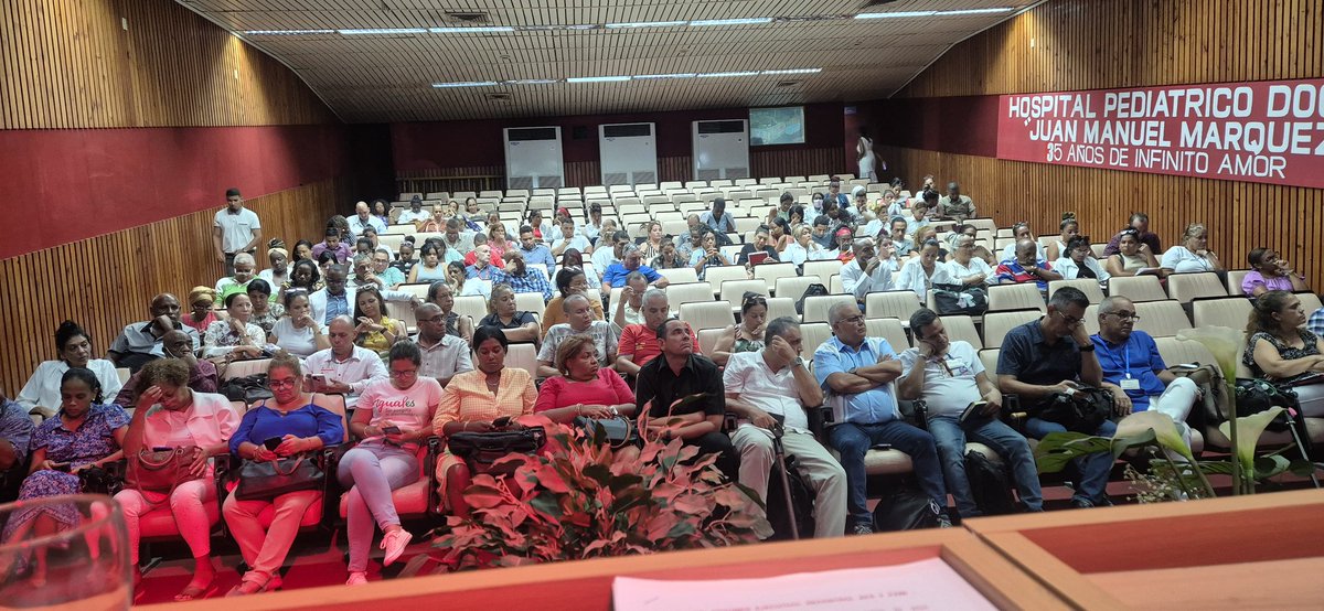 LivanJSanchezE1's tweet photo. Concluye la visita a la Atención Primaria de Salud de la Capital por el Ministerio de Salud Pública.
#LaHabanaEsSalud
#LaHabanaDeTodos https://t.co/PK5azrPJLk