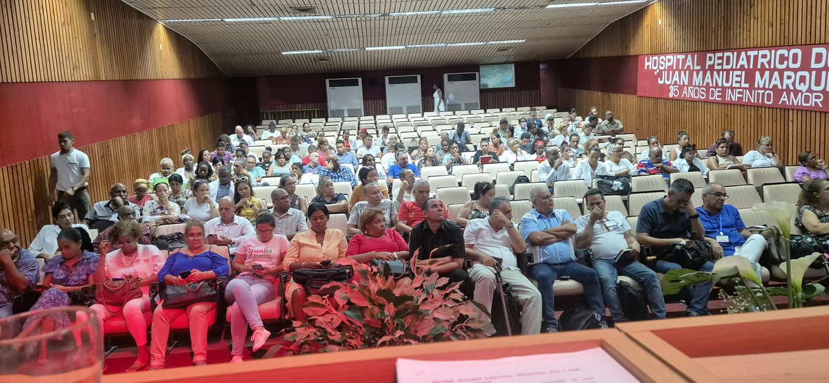 LivanJSanchezE1's tweet photo. Concluye la visita a la Atención Primaria de Salud de la Capital por el Ministerio de Salud Pública.
#LaHabanaEsSalud
#LaHabanaDeTodos https://t.co/PK5azrPJLk