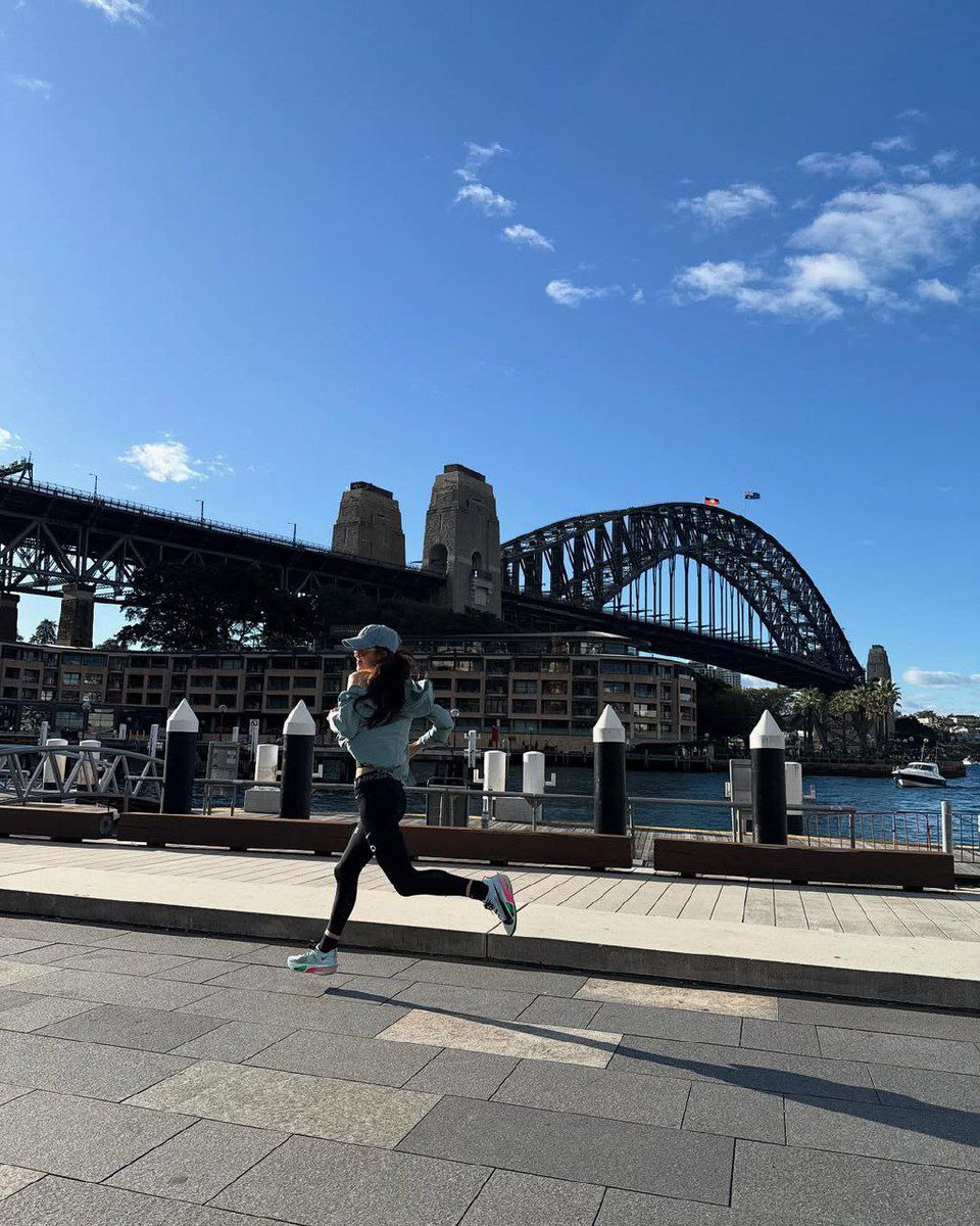 NJZ_Colombia's tweet photo. ₍ᐢ..ᐢ₎  ▪︎{ACTUALIZACIÓN}▪︎ {💌}▪︎ ˖♡₍ᐢ..ᐢ₎  
♡ #Danielle💛 

Fotos de Dani después del maratón de Sydney con el finalista del mismo maratón @/jinusean3000 (IG) 🩵

#MHDHH #JeanZ #Minji #민지 #Hanni #하니 #Danielle #다니엘 #Haerin #해린 #Hyein #혜인

(1/2) https://t.co/OwxAQRKgSf