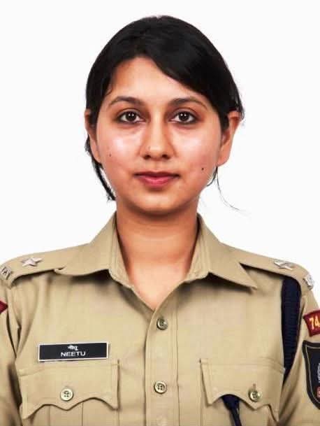 हम सभी पुलिस कर्मियों को आप पर गर्व है। हमारी विभागीय अभिभावक हैँ आप।  न केवल वाराणसी पुलिस बल्कि सम्पूर्ण उत्तर प्रदेश पुलिस का हर एक कर्मचारी एक दिन आप जैसी अधिकारी के अधीनस्थ के रूप मे कार्य करना चाहता है। Up police का अभिमान और गौरव है आप। जय हिंद🫡
#ipsNeetu 
#varanasipolice