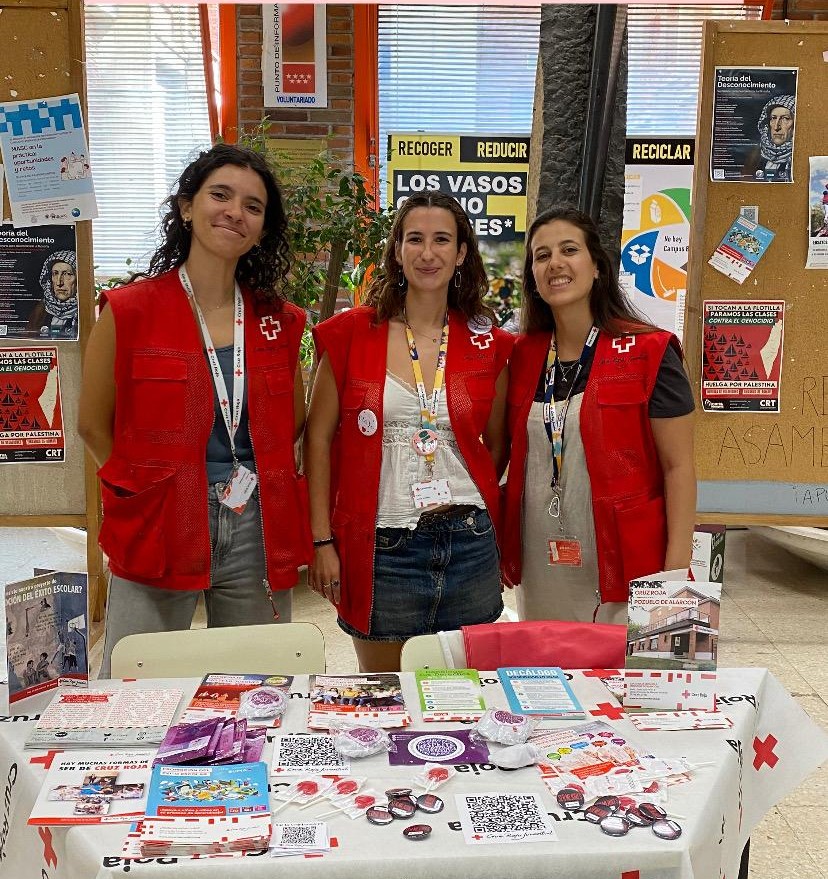 Hoy hemos estado en <a href="/unicomplutense/">Complutense</a> presentando nuestros proyectos de voluntariado. Seguro que hay alguno que se adapte a ti. Si no nos has visto y quieres más información puedes encontrarla en este enlace:
forms.office.com/e/Am4nUKB8JB
#cruzrojajuventud
#cruzrojavoluntariado