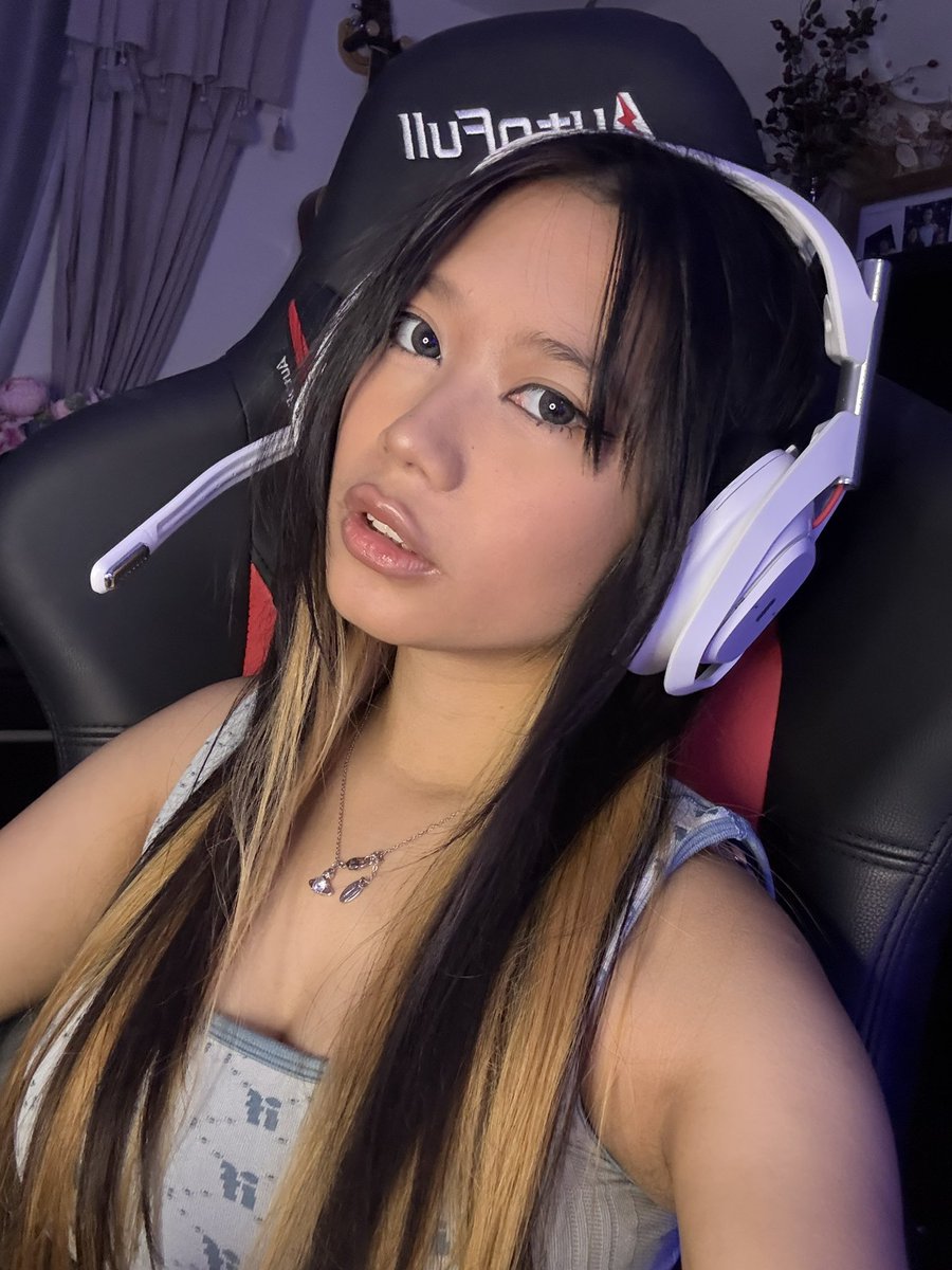 gentlebite_'s tweet image. Streaming with my new Astro #A50Gen5 Headset on twitch.tv/gentlebites at 9pm BST

There’s still a sale for lots of logitech products now ➡️ logi.gg/logitechGPLAYd…

#LOGITECHGPLAYDAYS