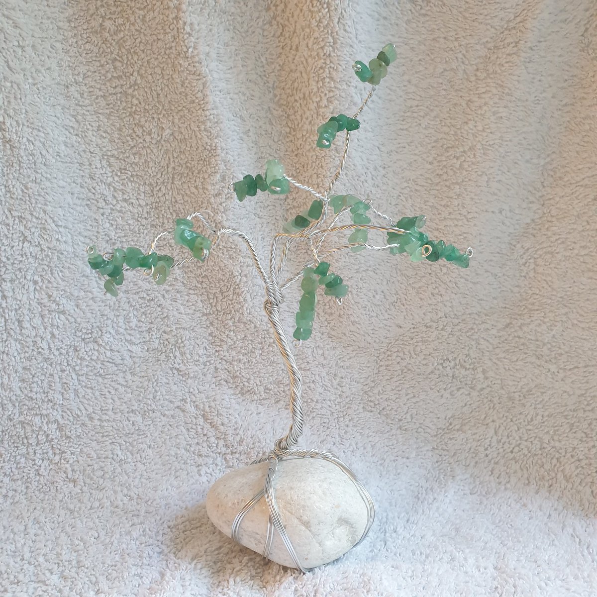 Liberator_hen's tweet image. A few of the beaded trees i made this week.
.@MerylinmoonUK 
#art
#wireart #Handmade #trees