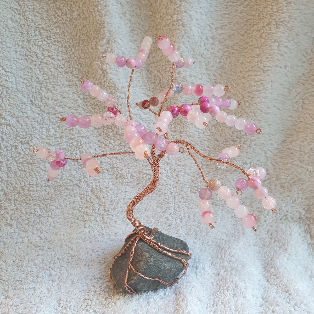 Liberator_hen's tweet image. A few of the beaded trees i made this week.
.@MerylinmoonUK 
#art
#wireart #Handmade #trees