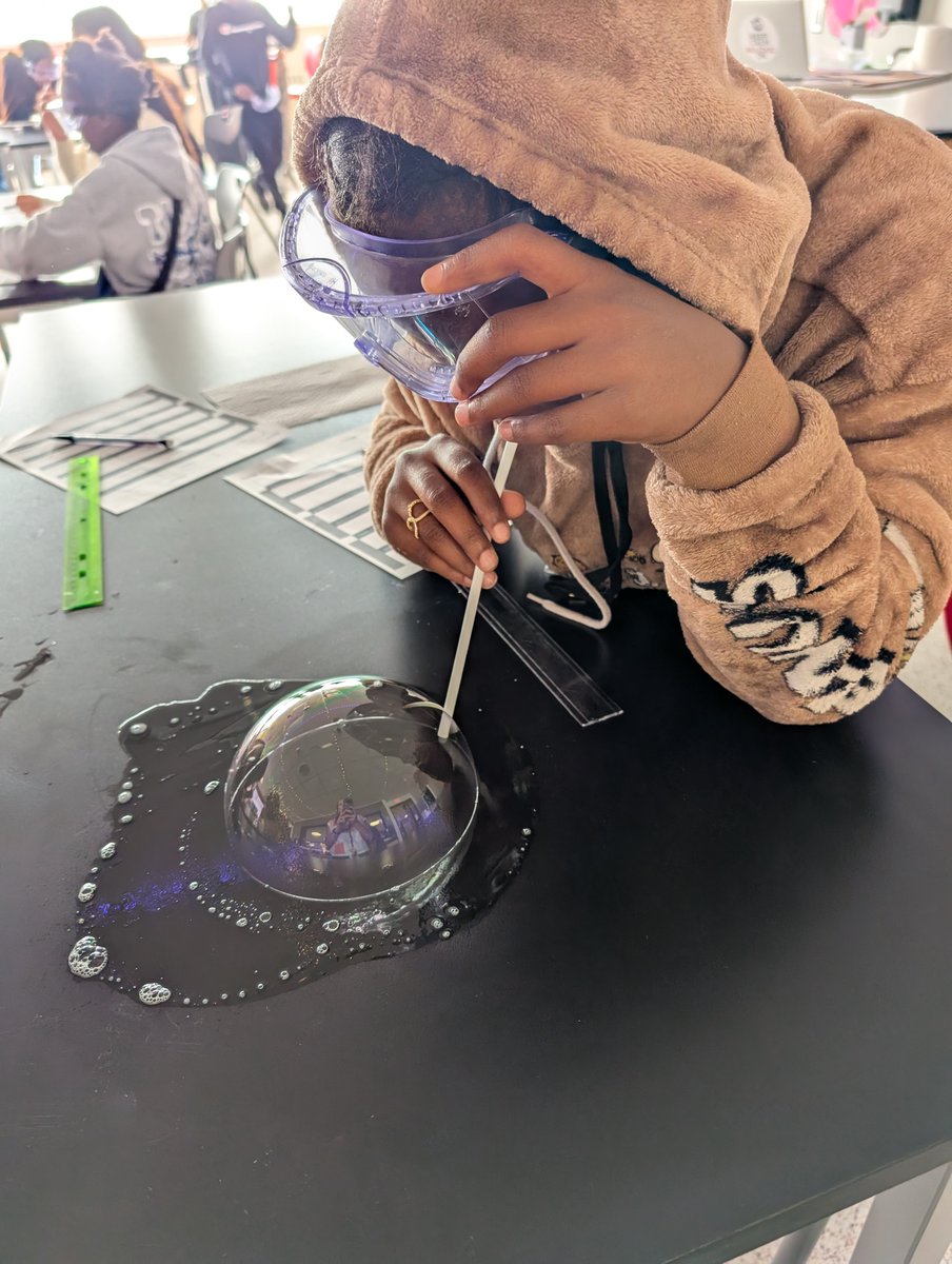bmssteam's tweet image. 🫧 7th engineers are on a mission—create the best bubble solution! Students tested different mixtures to see which made the strongest and biggest bubbles, then used both qualitative and quantitative observations. #EngineeringInAction