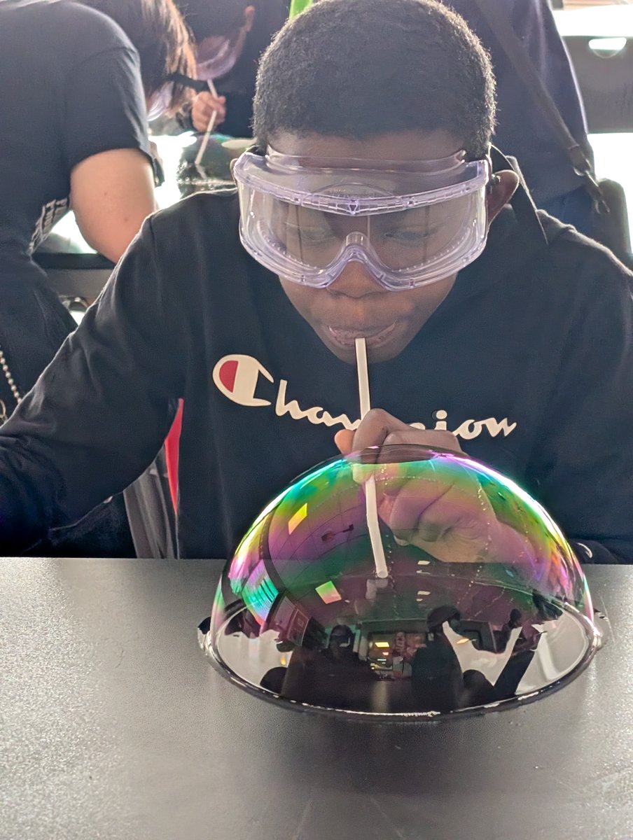 bmssteam's tweet image. 🫧 7th engineers are on a mission—create the best bubble solution! Students tested different mixtures to see which made the strongest and biggest bubbles, then used both qualitative and quantitative observations. #EngineeringInAction