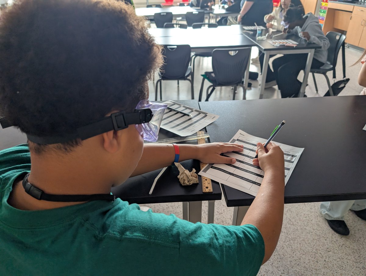 bmssteam's tweet image. 🫧 7th engineers are on a mission—create the best bubble solution! Students tested different mixtures to see which made the strongest and biggest bubbles, then used both qualitative and quantitative observations. #EngineeringInAction