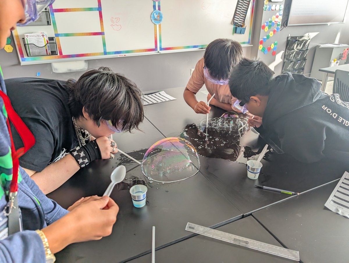 bmssteam's tweet image. 🫧 7th engineers are on a mission—create the best bubble solution! Students tested different mixtures to see which made the strongest and biggest bubbles, then used both qualitative and quantitative observations. #EngineeringInAction
