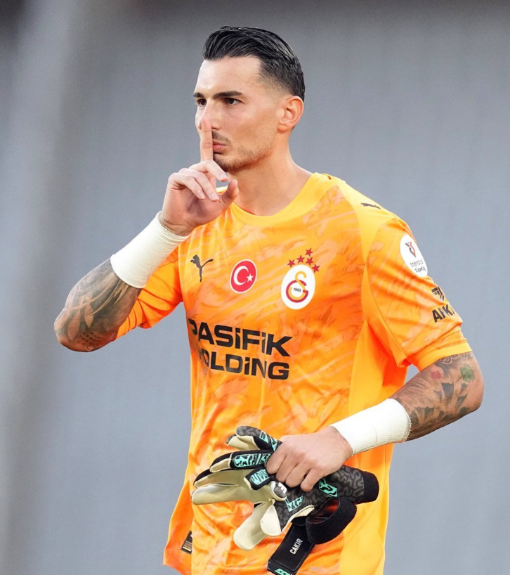 fifanın verdiği gümüş kart kaleci