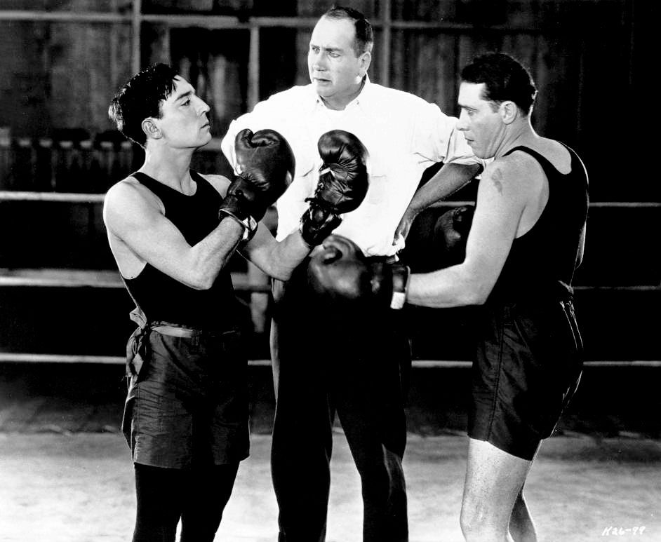 BusterKeatonSoc's tweet photo. Promotional photos for Buster Keaton's "Battling Butler," 1926 with Tom Wilson, and Ray Thompson.
#oldhollywood #busterkeaton #ibks #damfino https://t.co/hXe3ZfokeR