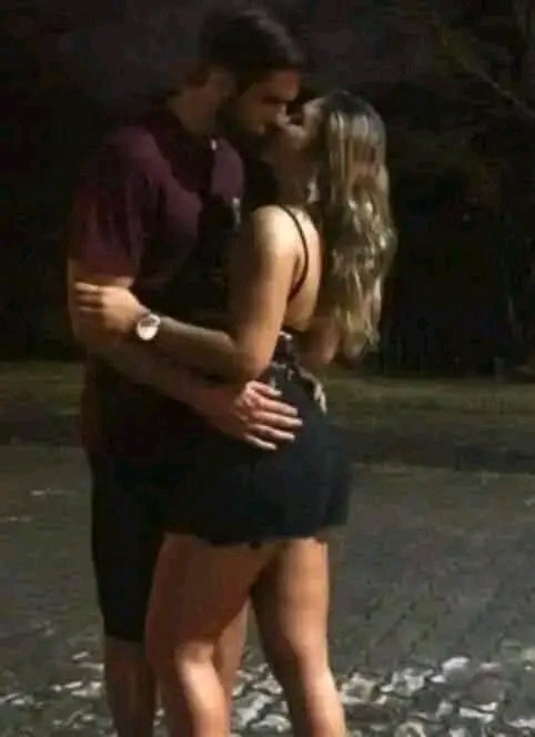 يذوب طـرفي في مشاهدة عـيونك 
وتشهق لك الانفاس من قو الاعجاب