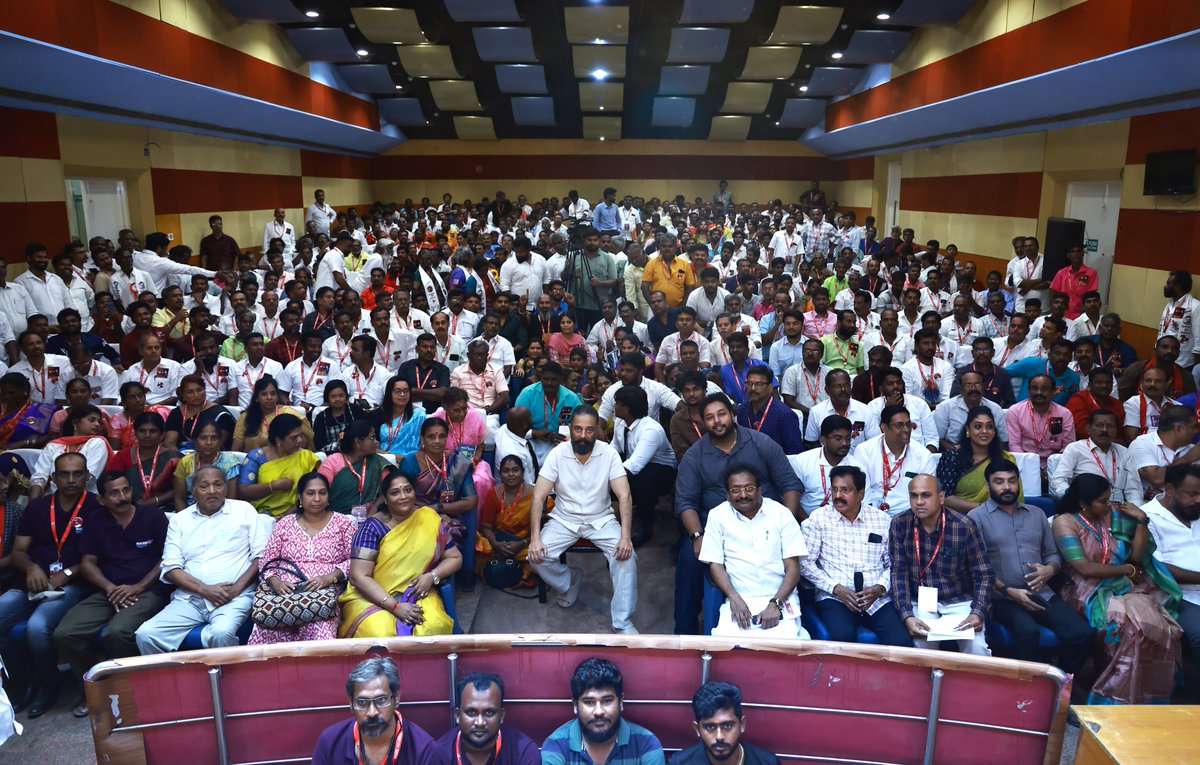 2026 தமிழ்நாடு மற்றும் புதுச்சேரி மாநில சட்டமன்றத் தேர்தலுக்கான பணிகள் தொடர்பான மதுரை மண்டல நிர்வாகிகள் கலந்தாலோசனைக் கூட்டம்,

மக்கள் நீதி மய்யம் தலைவரும், மாநிலங்களவை உறுப்பினருமான திரு. <a href="/ikamalhaasan/">Kamal Haasan</a> அவர்களின் தலைமையில், இன்று (19.09.2025) சென்னை முத்தமிழ்ப் பேரவை அரங்கில்