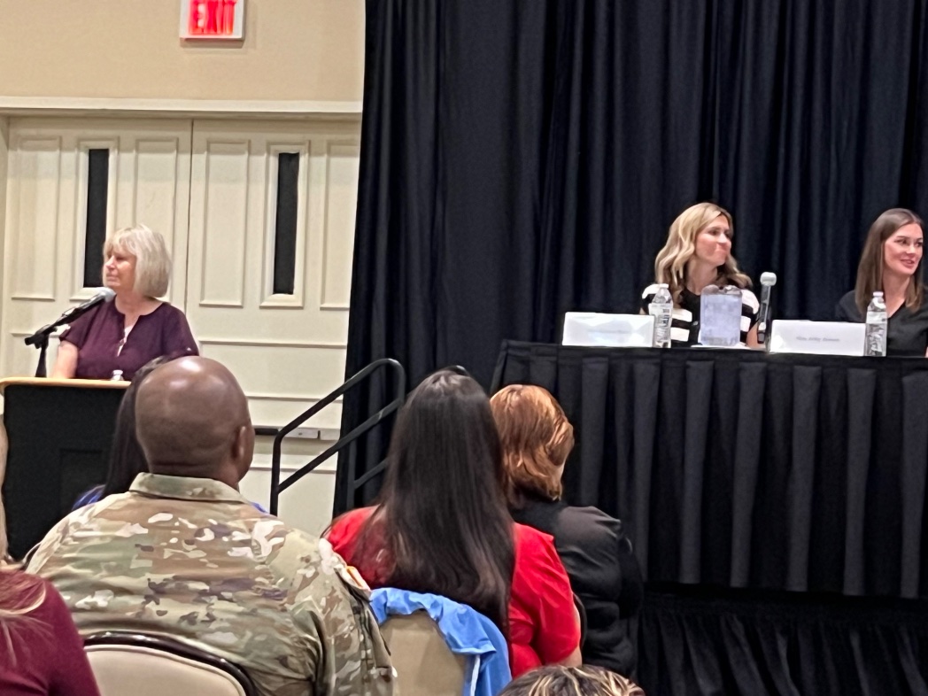 HERNANDO_MS's tweet image. Hernando Middle School’s team attended the Ft. Bliss Education Summit! Great panel and opening session. #ALLIN