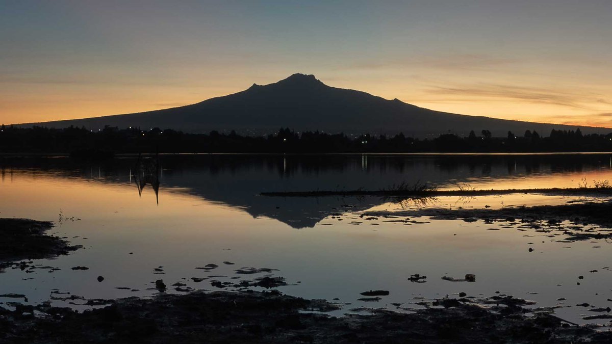 matriamx's tweet photo. La #LagunaDeAcuitlapilco, en Tlaxcala, se ahoga entre contaminación y promesas rotas.

Un ecosistema vital olvidado por las autoridades, donde unos pocos controlan lo que debería ser de todos.

📖 Investigación completa en @MatriaMx:

 https://t.co/JZdSJBkYNe https://t.co/LxGBhb852n
