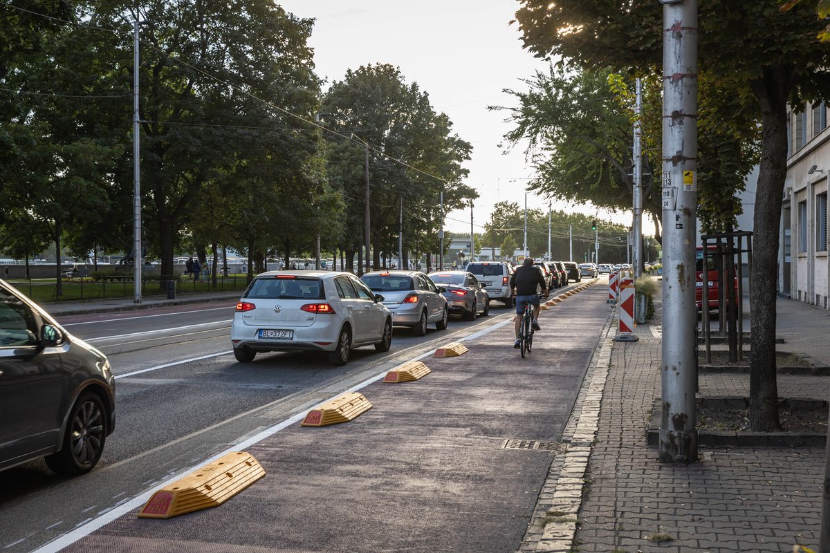 multisenal's tweet photo. Nuestros canalizadores ya forman ciclovías seguras en Europa.
Invertir en infraestructura ciclista es apostar por aire limpio 🌱, movilidad activa y ciudades más humanas. 💚 #Bratislava 
https://t.co/yVeeATb5dm
📞 Contáctanos: +52 (55) 5399-8671
💬 WhatsApp: +52 1 55 8811 2082 https://t.co/zORaGugMQt