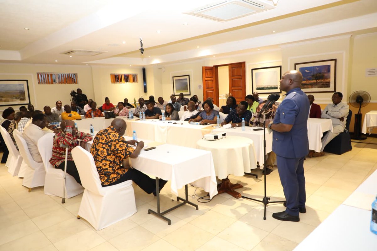 BarasaFernandes's tweet photo. Officially closed the induction workshop for our newly appointed Chief Officers and Advisors. As the technical drivers of our development agenda, they play a key role in delivering tangible results for the people of Kakamega. 1/2 https://t.co/frJXHDonSy