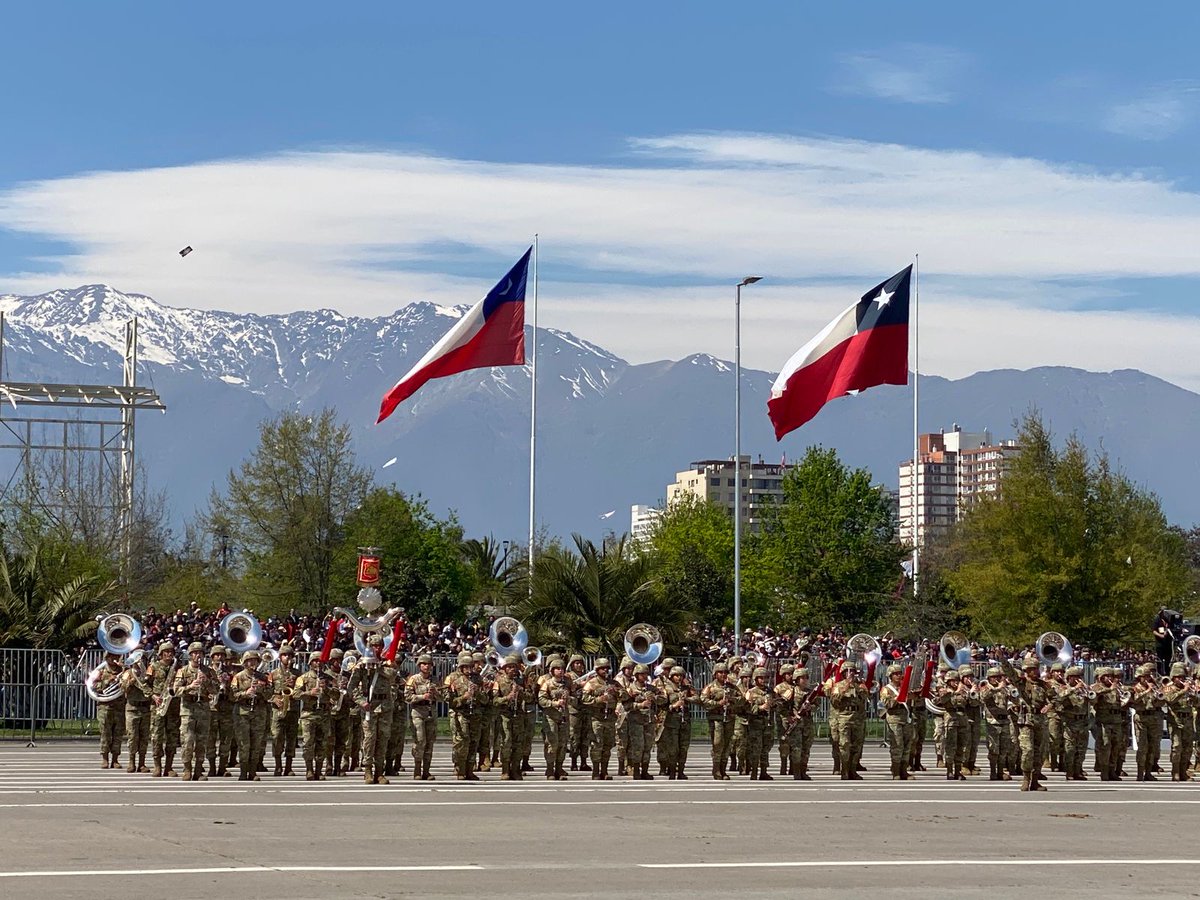 Agradecemos a todos por acompañarnos en esta Gran #ParadaMilitar2025 en honor a las #GloriasDelEjército. #215AñosDeHistoria #ParadaMilitar #MesDeLaPatria