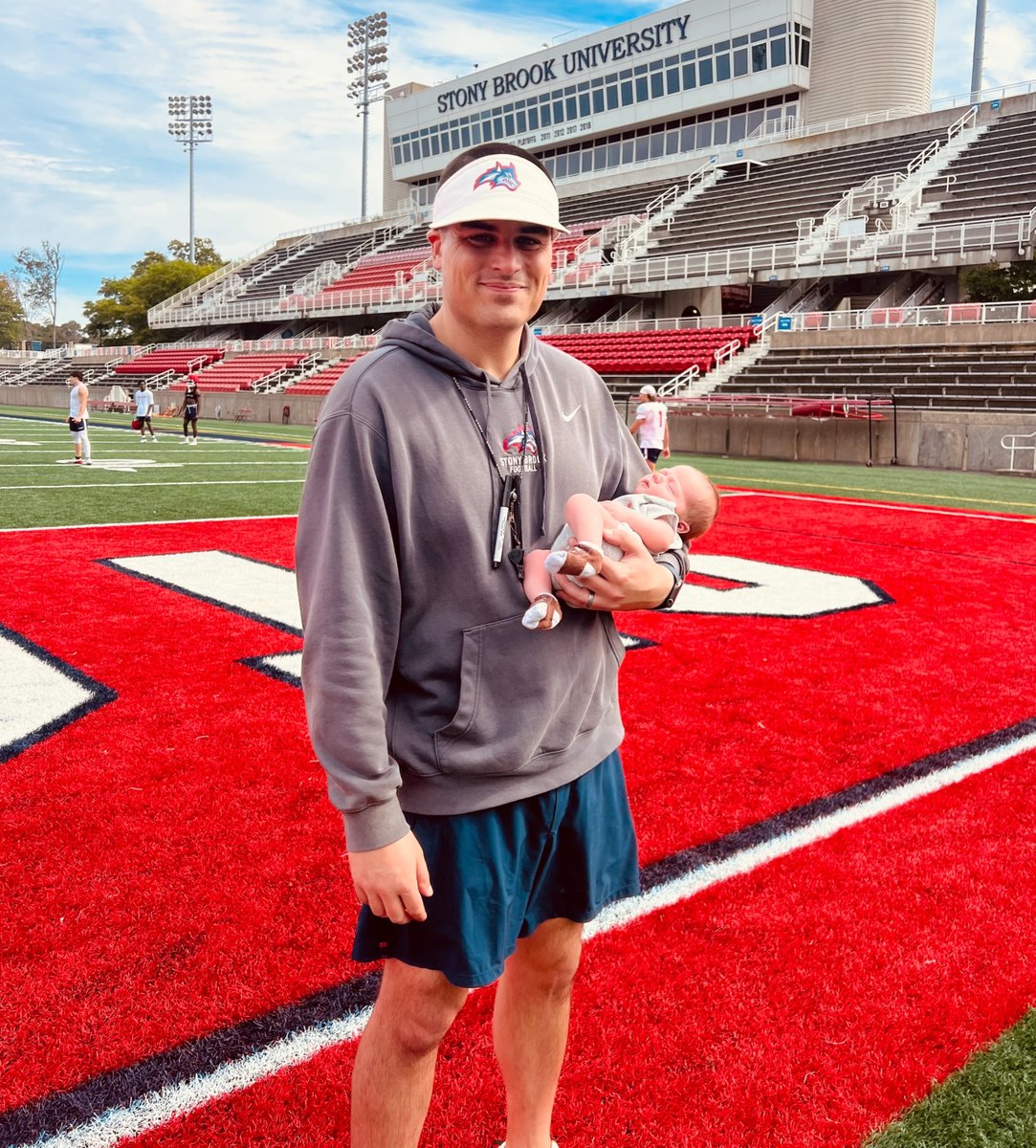 StonyBrookMed's tweet image. Welcome to the world, Jordi! ❤️ Our #LaborAndDelivery team was honored to help @stonybrookfb Coach Billy &amp;amp; Kelsey Cosh welcome the newest addition to their family last week. We’re thrilled to have this sea-pup join our #StonyBrookBabies club!