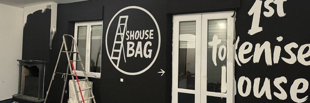 $HOUSEBAG is now LIVE!
The first tokenised house, the process will stream all the way on pumpfun

4RLAJshU8acCFoJnF9nwdZjKEsdHyzsXUitQmouUpump